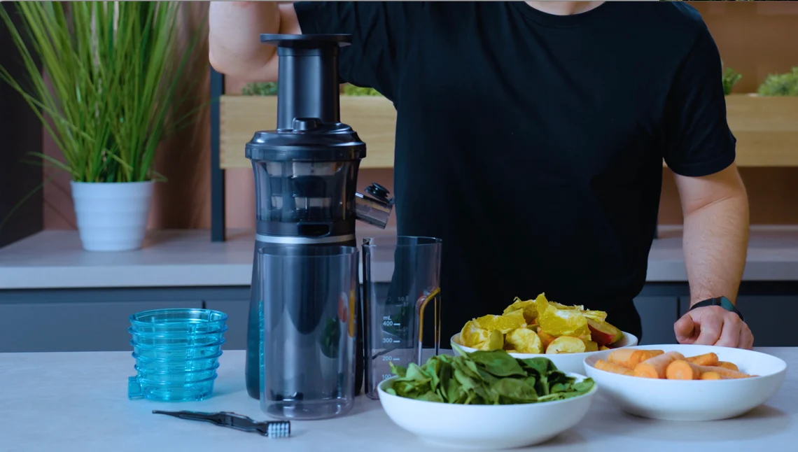 Das Entsaften des Slow Juicers