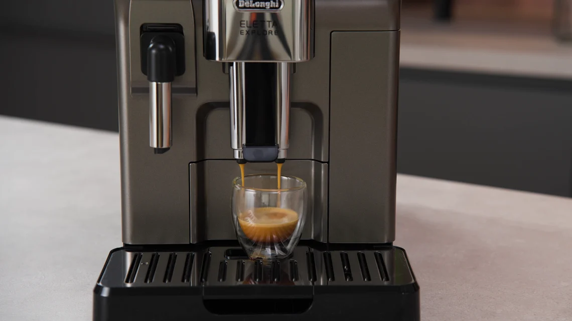 Beim Espresso zeigt die De'Longhi Brühgruppe ihre wahre Stärke.