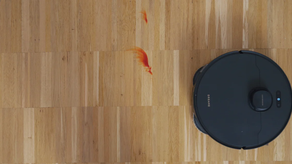 Starke Verschmutzungen wie Ketchup solltest du lieber per Hand aufwischen.