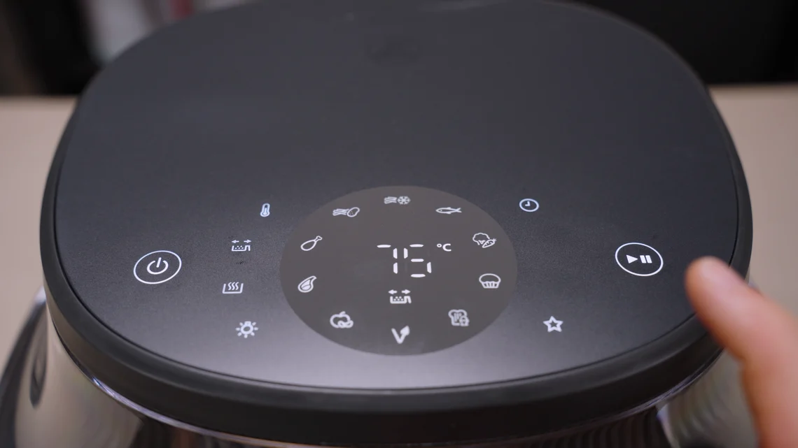 Die Bedienung ist einfach, auch wenn die Bedienelemente etwas größer sein könnten.