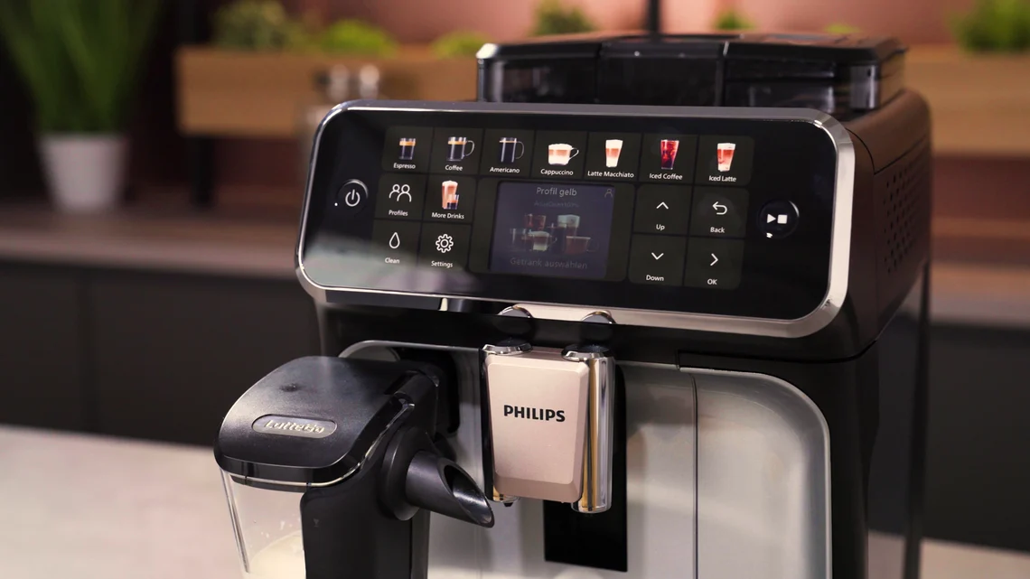 Die Bedienung erfolgt über Sensortasten und ein kleines Farbdisplay.