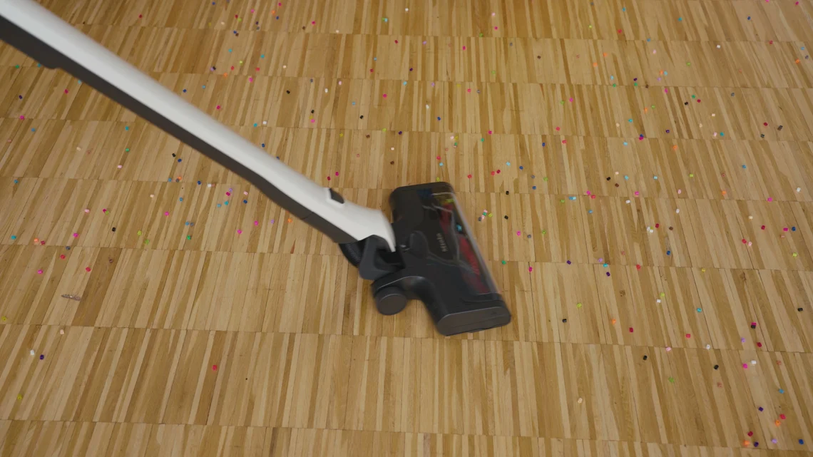 Bügelperlen auf Parkett kosten den Triflex sichtbar Zeit.